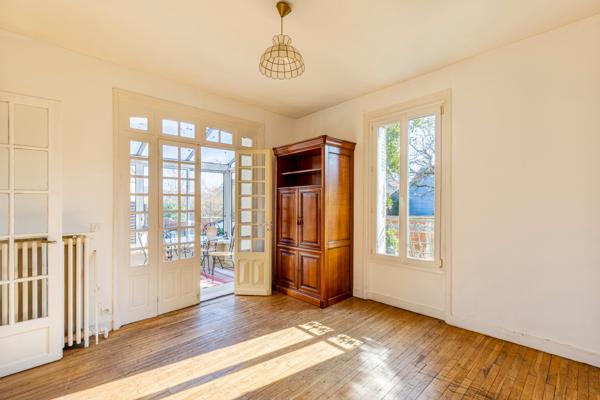 Magnifique meulière avec un jardin clos proche de toutes comodités