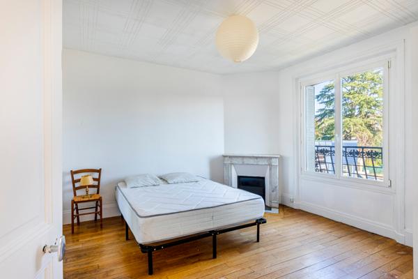 Magnifique meulière avec un jardin clos proche de toutes comodités