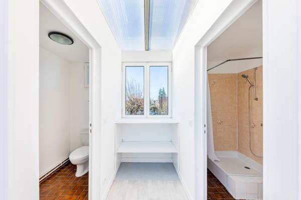 Magnifique meulière avec un jardin clos proche de toutes comodités