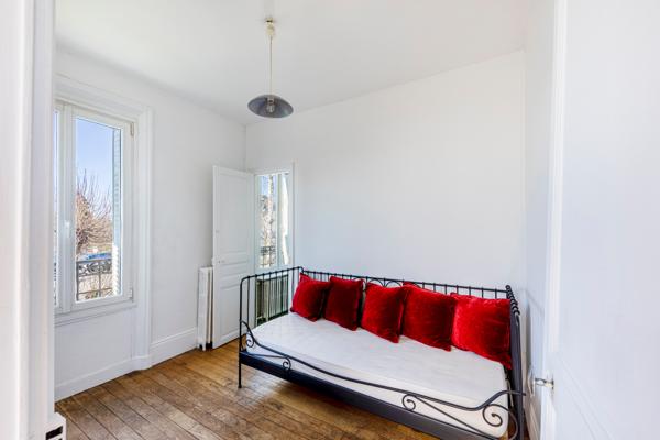 Magnifique meulière avec un jardin clos proche de toutes comodités