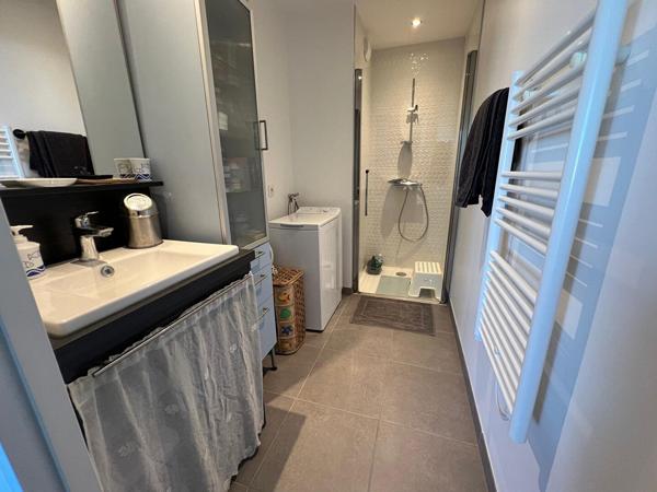Chénaie - A prox. immédiate de tous les services, bel appartement 4 pièces dans une copropriété récente. Ascenseur, balcon, cellier et pkg en sous-sol.