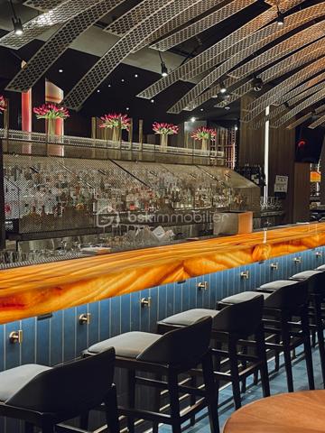 Très beau bar à vendre : URGENT PRIX DE CESSION à 188.700 EUROS HAI
Secteur DEAUVILLE, emplacement No 1
Gros potentiel inexploité. A développer la petite restauration très demandée mais inexistante
Places assises intérieures et belle terrasse
Appartement de fonction
Vente à regrets pour cause de RETAITE
URGENT....URGENT  PRIX A VOIR ET NEGOCIABLE
N'hésitez pas à m'appeler pour plus d'infos au : 06 25 86 14 50
Cette annonce référence 323432 vous est présentée par votre agent commercial BSK Immobilier VANARITH HUOT (EI) immatriculé au RSAC de LISIEUX (14100) sous le numéro 83514997200019.