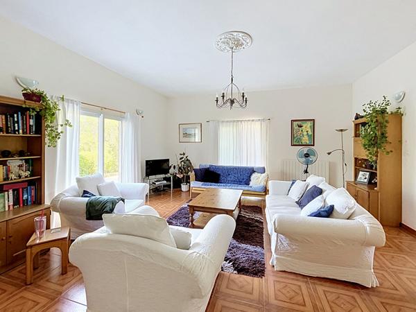 Maison plain pied de 229 m² avec 5 chambres, sous-sol complet, double garage et jardin clos à 3 minutes de Prayssac