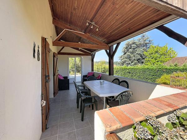 Maison plain pied de 229 m² avec 5 chambres, sous-sol complet, double garage et jardin clos à 3 minutes de Prayssac