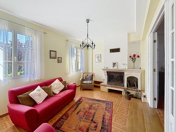 Maison plain pied de 229 m² avec 5 chambres, sous-sol complet, double garage et jardin clos à 3 minutes de Prayssac