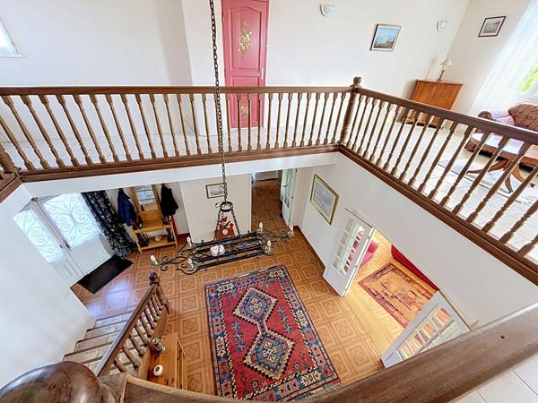 Maison plain pied de 229 m² avec 5 chambres, sous-sol complet, double garage et jardin clos à 3 minutes de Prayssac