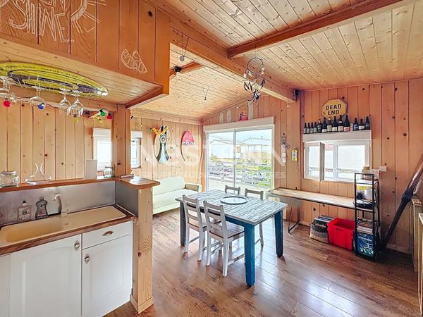 Chalet authentique en ossature bois 4 pièces dont 3 chambres de 63 m2 avec grande terrasse de 40 m² à Gruissan Plage des Chalets