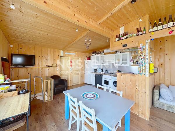 Chalet authentique en ossature bois 4 pièces dont 3 chambres de 63 m2 avec grande terrasse de 40 m² à Gruissan Plage des Chalets