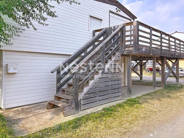 Chalet authentique en ossature bois 4 pièces dont 3 chambres de 63 m2 avec grande terrasse de 40 m² à Gruissan Plage des Chalets