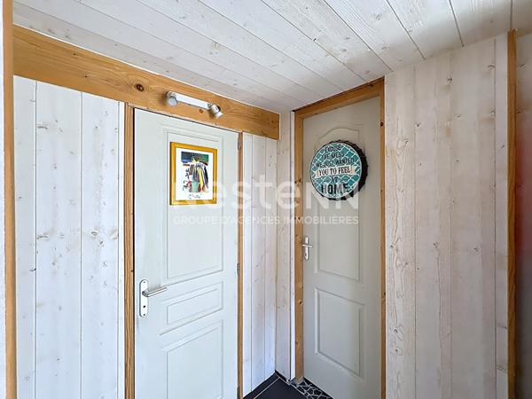 Chalet authentique en ossature bois 4 pièces dont 3 chambres de 63 m2 avec grande terrasse de 40 m² à Gruissan Plage des Chalets