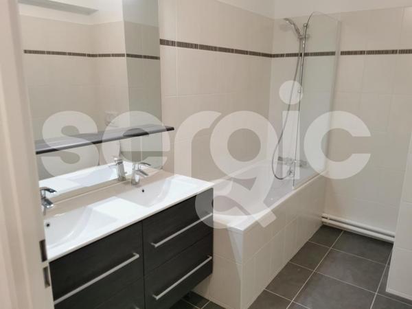 Location 4 Pieces 95 59650 Villeneuve D Ascq 14 0798 03 0216
