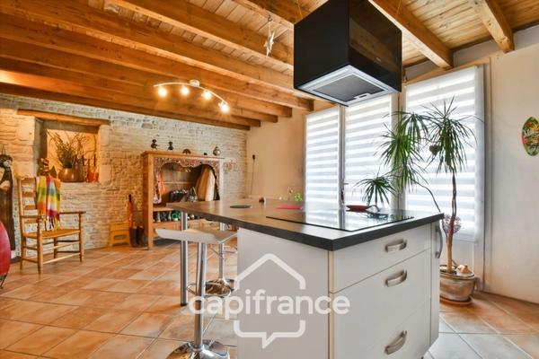 Maison à vendre 5 pièces ASNIERES LA GIRAUD (17) avec jardin, dépendances et garage