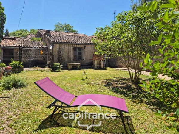 Maison à vendre 5 pièces ASNIERES LA GIRAUD (17) avec jardin, dépendances et garage