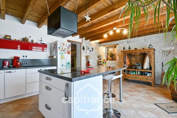 Maison à vendre 5 pièces ASNIERES LA GIRAUD (17) avec jardin, dépendances et garage