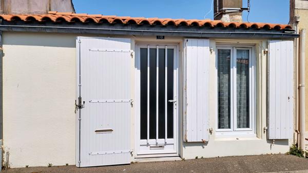 Maison 3 pièces à vendre à La Chaume avec cour accès vélo à 500 mètres des quais