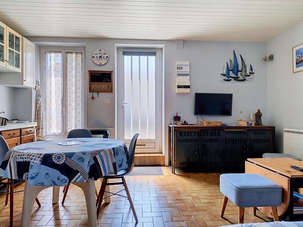 Maison 3 pièces à vendre à La Chaume avec cour accès vélo à 500 mètres des quais
