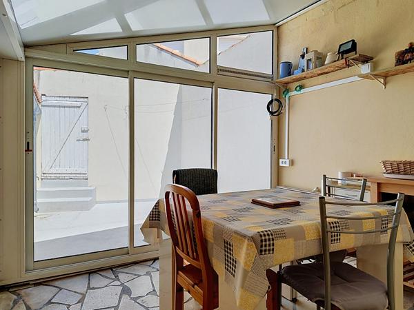 Maison 3 pièces à vendre à La Chaume avec cour accès vélo à 500 mètres des quais