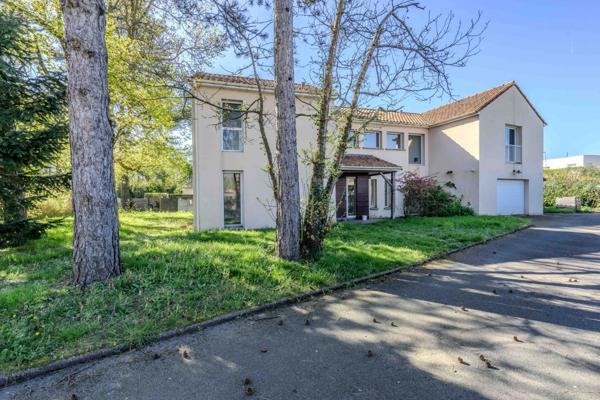 Grande maison d’architecte avec piscine