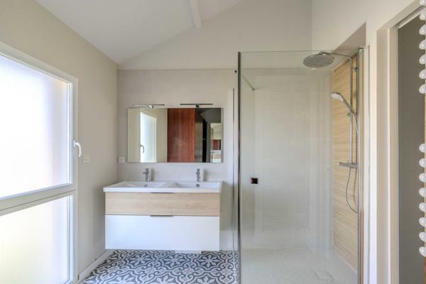 Grande maison d’architecte avec piscine