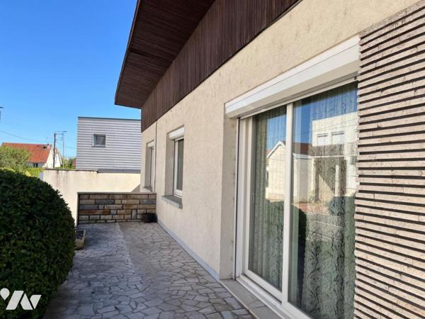 Maison à vendre de type IV/V sur sous-sol; quatre garages et abri  avec une place parking