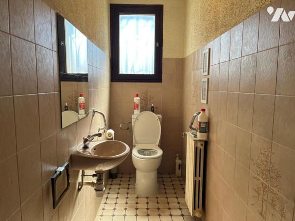 Maison à vendre de type IV/V sur sous-sol; quatre garages et abri  avec une place parking