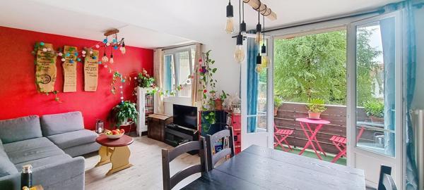 Proche centre ville, 2 chambres, balcons et cave