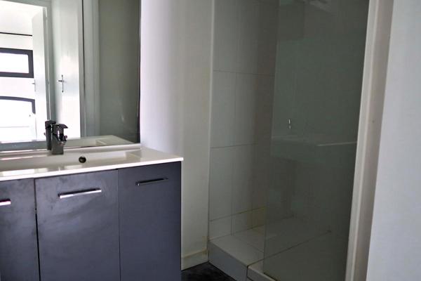 MARINES MEME. DANS UN TRES BEAU BATIMENT : MAISON DE VILLE
