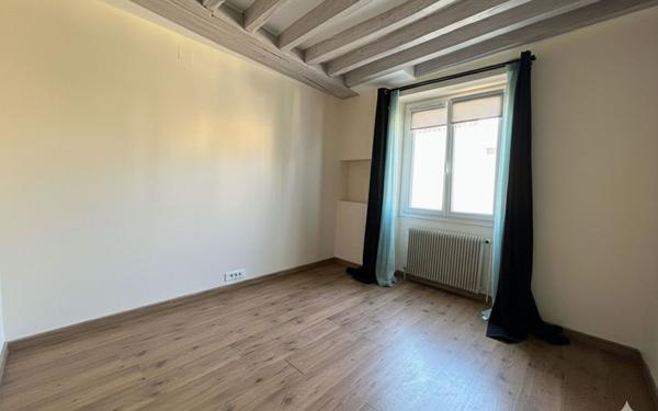 Appartement à vendre    4 pièces • 65,78 m2 Mennecy