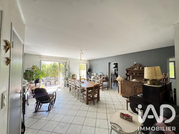 Maison à vendre 4 pièces 95 m² Saint-Julien-les-Rosiers