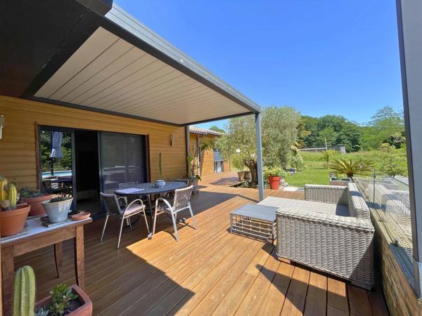 Vente                                                      Maison
                        
                     6 pièces                      156 m2                     à Peyrehorade