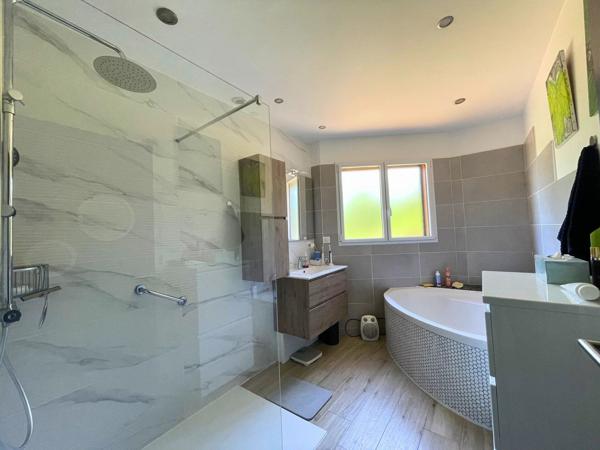 Vente                                                      Maison
                        
                     6 pièces                      156 m2                     à Peyrehorade