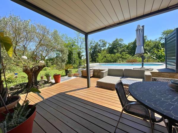 Vente                                                      Maison
                        
                     6 pièces                      156 m2                     à Peyrehorade