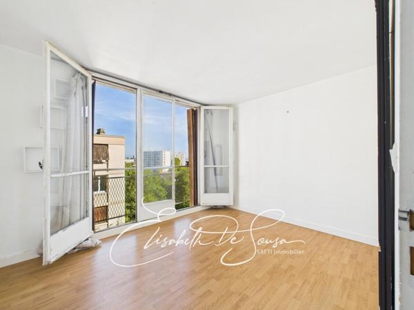 Appartement lumineux en dernier étage