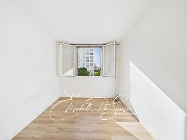 Appartement lumineux en dernier étage