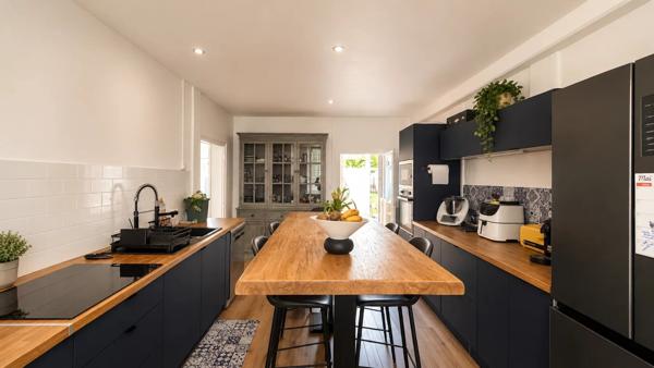Vente                                                      Maison de village
                        
                     4 pièces                      158 m2                     à Argent-sur-Sauldre