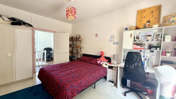 Vente                                                      Maison de village
                        
                     4 pièces                      158 m2                     à Argent-sur-Sauldre