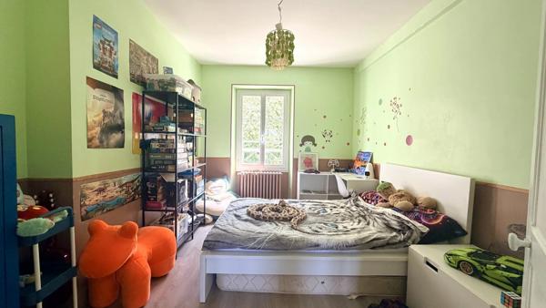 Vente                                                      Maison de village
                        
                     4 pièces                      158 m2                     à Argent-sur-Sauldre