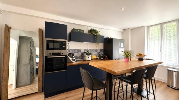 Vente                                                      Maison de village
                        
                     4 pièces                      158 m2                     à Argent-sur-Sauldre