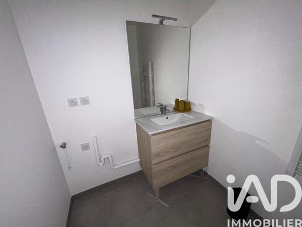 Location appartement 3 pièces 74 m² Frontignan