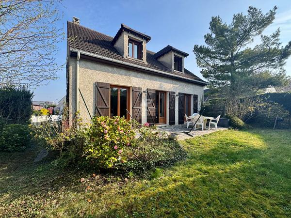 Maison à vendre - 5 pièces à LES CLAYES SOUS BOIS €469 000 ** - Référence 7611