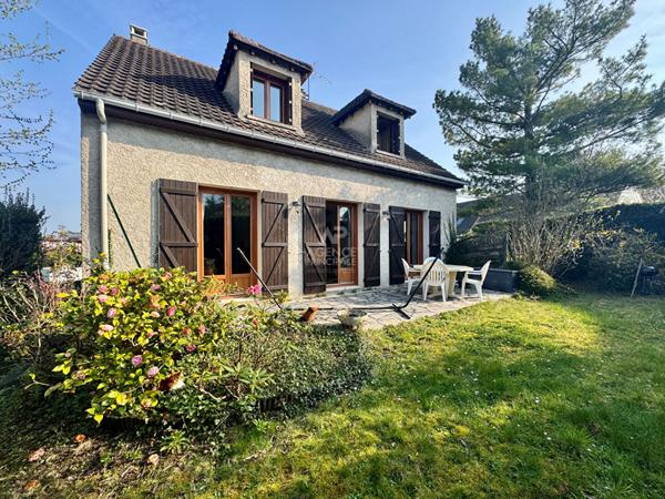 Maison à vendre - 5 pièces à LES CLAYES SOUS BOIS €469 000 ** - Référence 7611