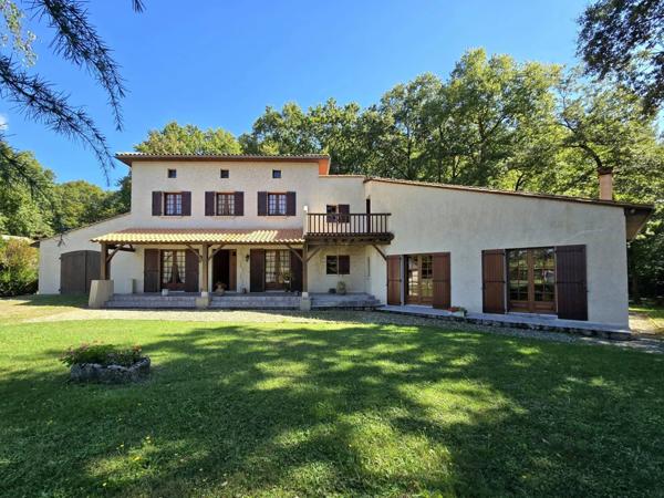 Maison d'architecte et son immense hangar