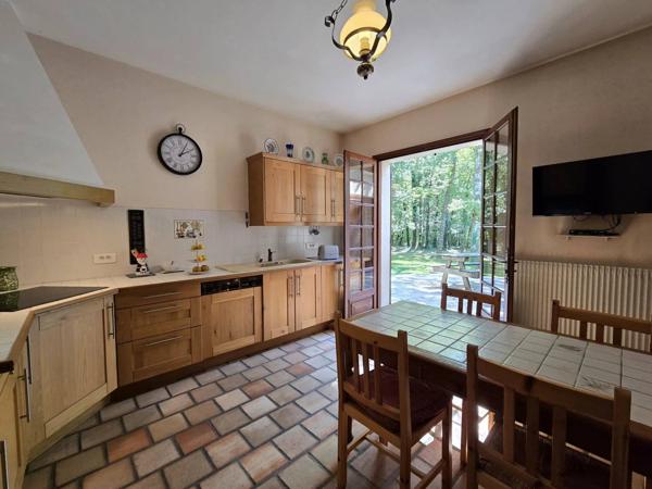 Maison d'architecte et son immense hangar