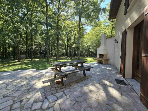 Maison d'architecte et son immense hangar