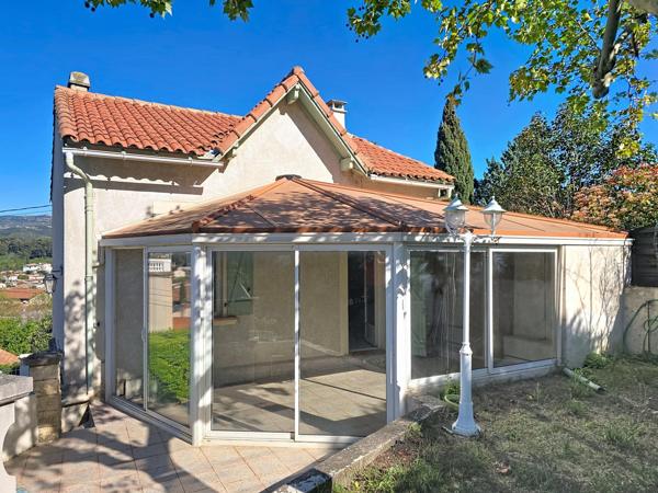 Petite maison de 60 m2 habitable et sa véranda de 20 m2 sur 280 m2 de terrain
