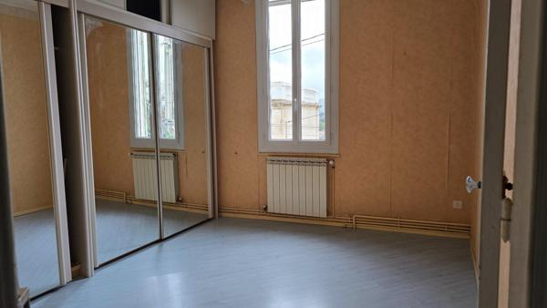 Petite maison de 60 m2 habitable et sa véranda de 20 m2 sur 280 m2 de terrain