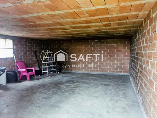 Volumes généreux, dépendances rares, cadre sans vis-à-vis : un bien qui offre de vraies possibilités de vie et de projet.