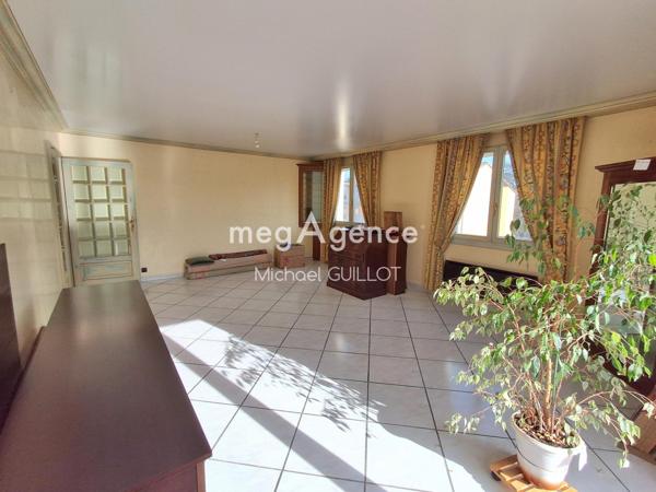 Appartement à VILLEFRANCHE-SUR-SAONE, 69400 - 5 pièces 115m²