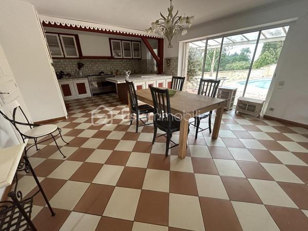 Maison de 332 m²