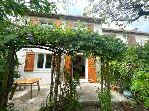 Spacieux Pavillon 6 pièces avec terrasse ensoleillée